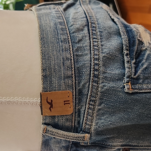 New Hollister Jean shorts - Picture 4 of 6